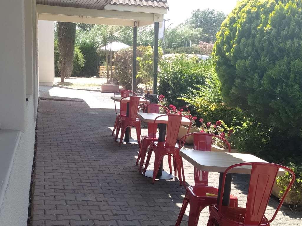 Arl HOTEL Arles Restoran fotoğraf